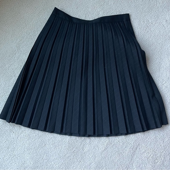 LOFT Dresses & Skirts - Black Pleated Knee-Length Skirt | LOFT | Size 2 Petite